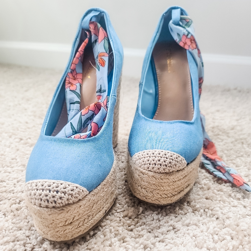 Shoe Dazzle denim espadrilles wedges size 8 NWOT
